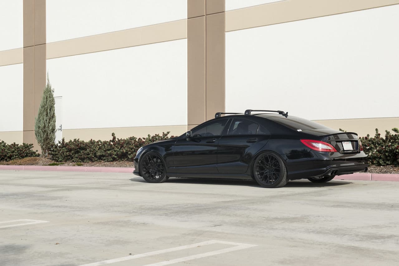 Side profile of 2014 Mercedes-Benz CL550 with wheels