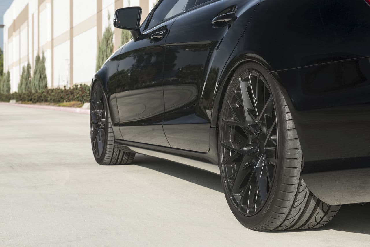 Rear view of 2014 Mercedes-Benz CL550 with wheels