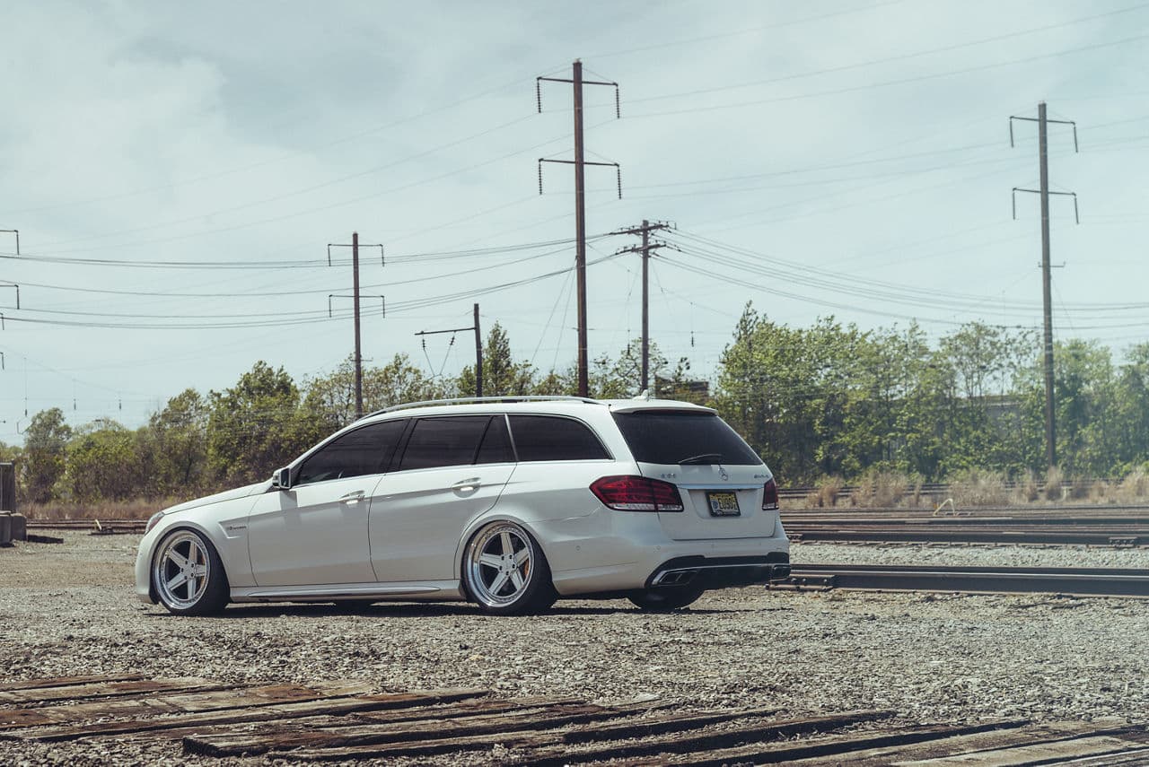 Side profile of 2014 Mercedes-Benz E Class with wheels