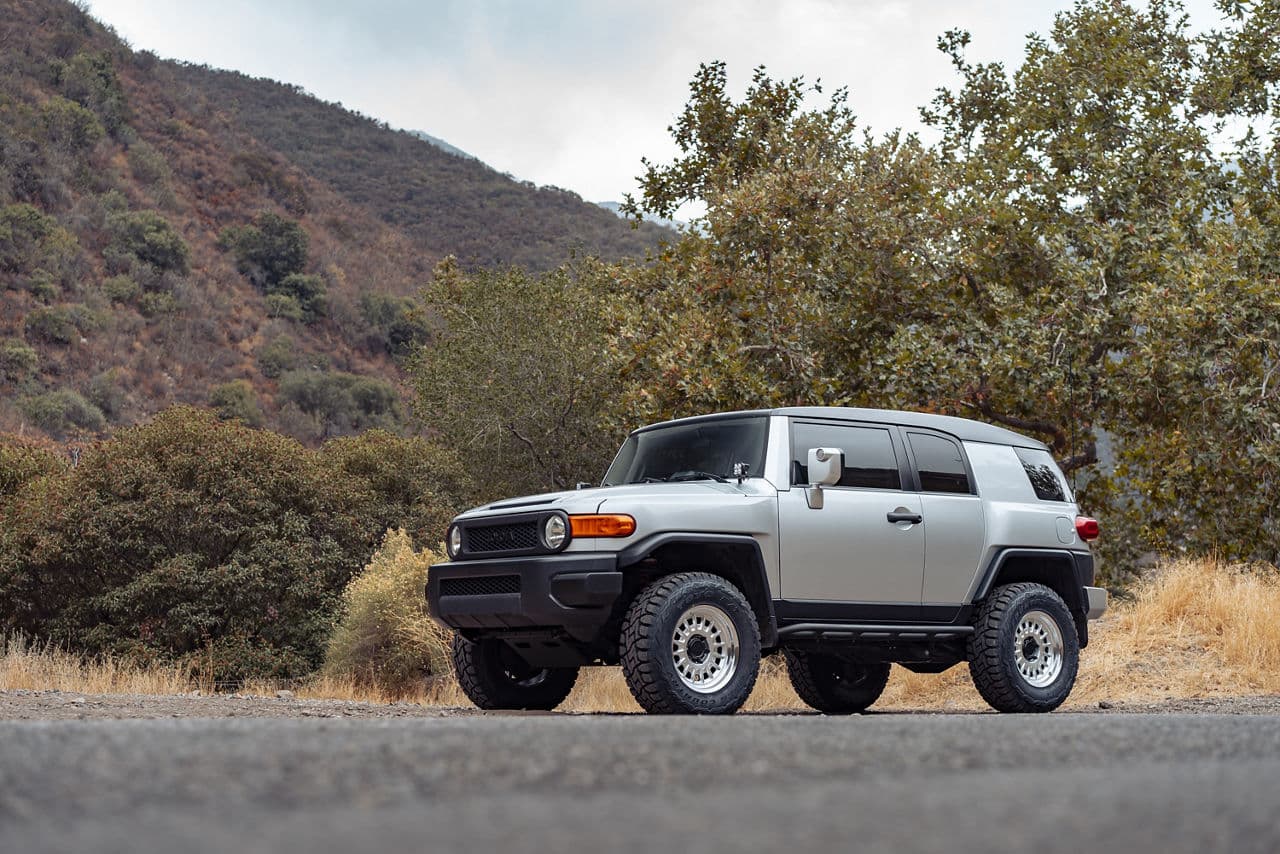 Front view of 2014 Toyota FJ Cruiser with wheels