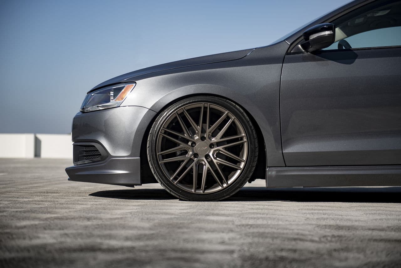 Side profile of 2014 Volkswagen Jetta with wheels
