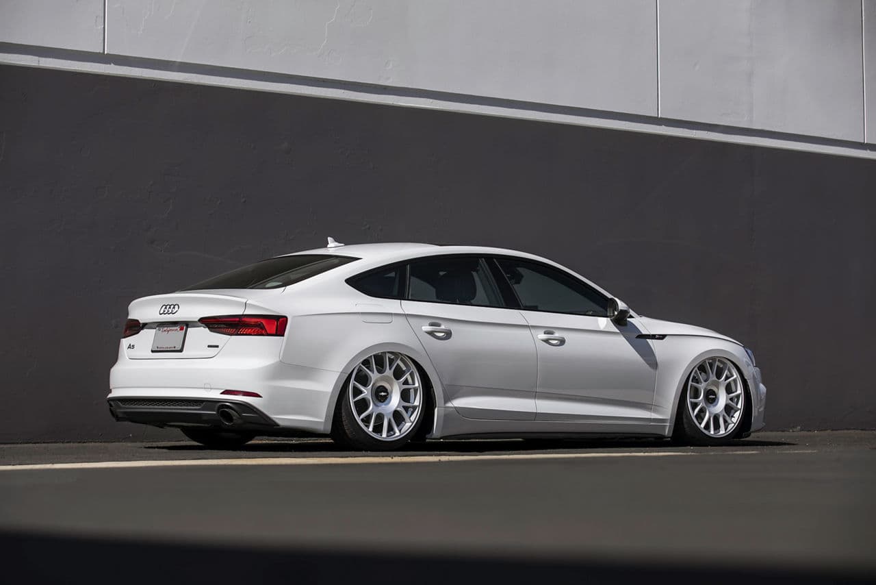 Side profile of 2015 Audi A5 with wheels