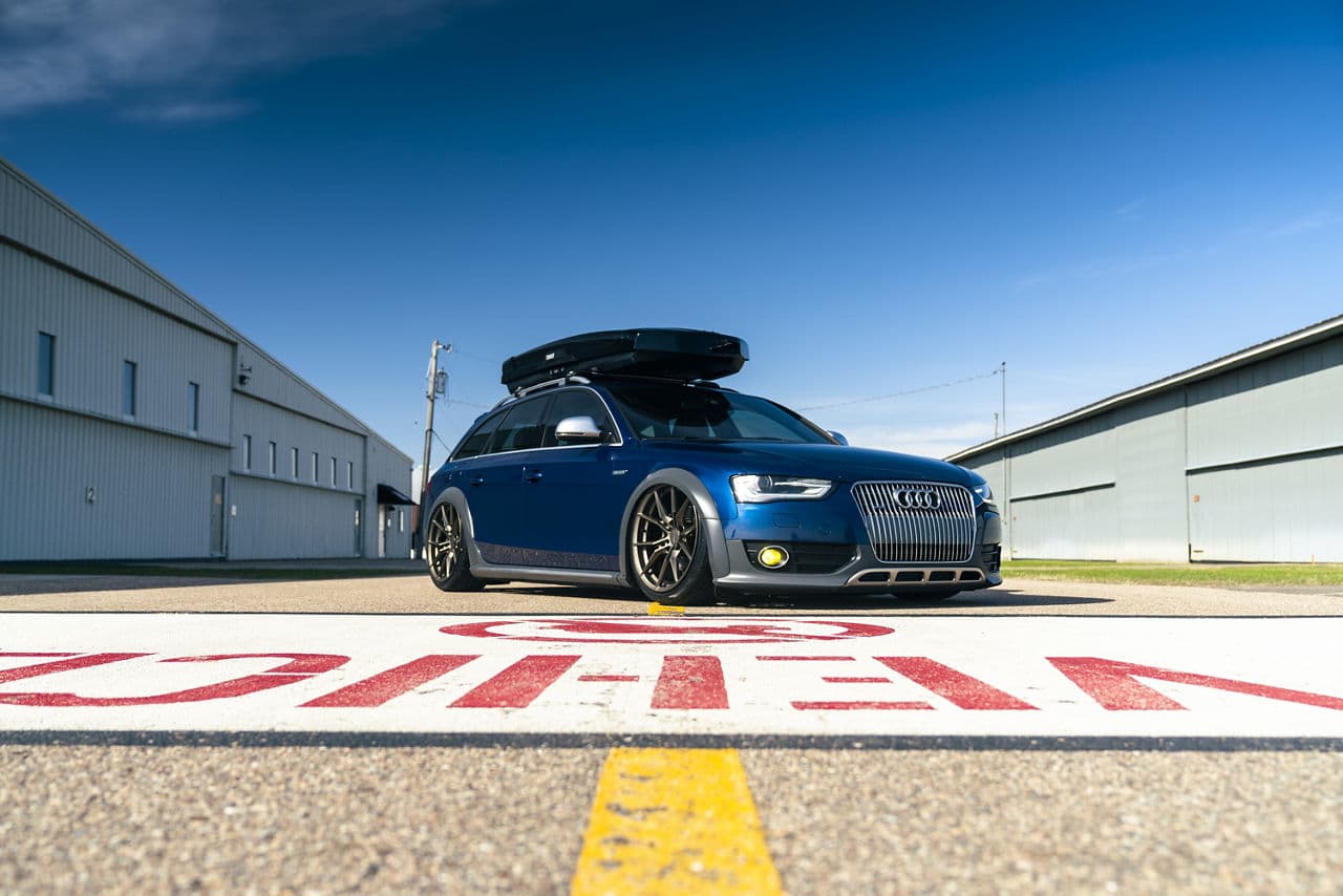 Front view of 2015 Audi Allroad with wheels
