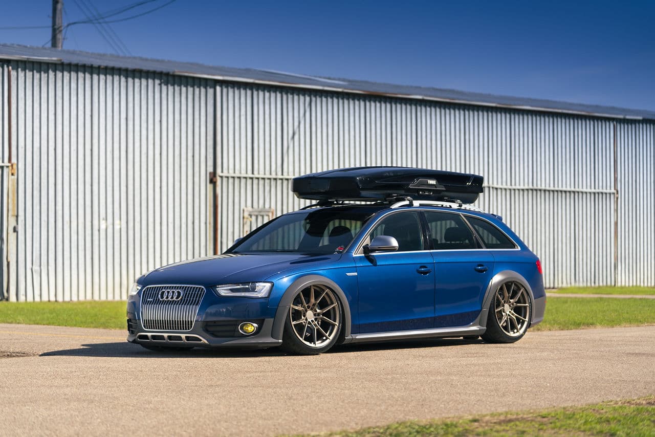 Side profile of 2015 Audi Allroad with wheels