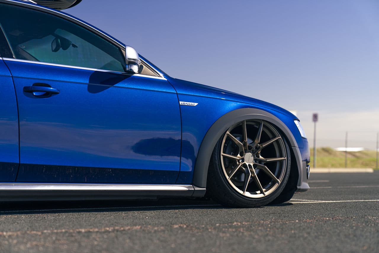 Detail view of 2015 Audi Allroad with wheels
