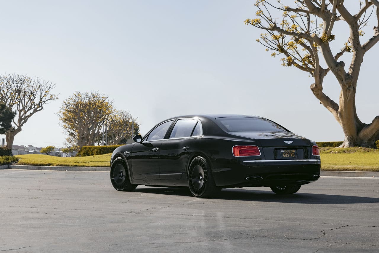 Front view of 2015 Bentley Flying Spur with wheels