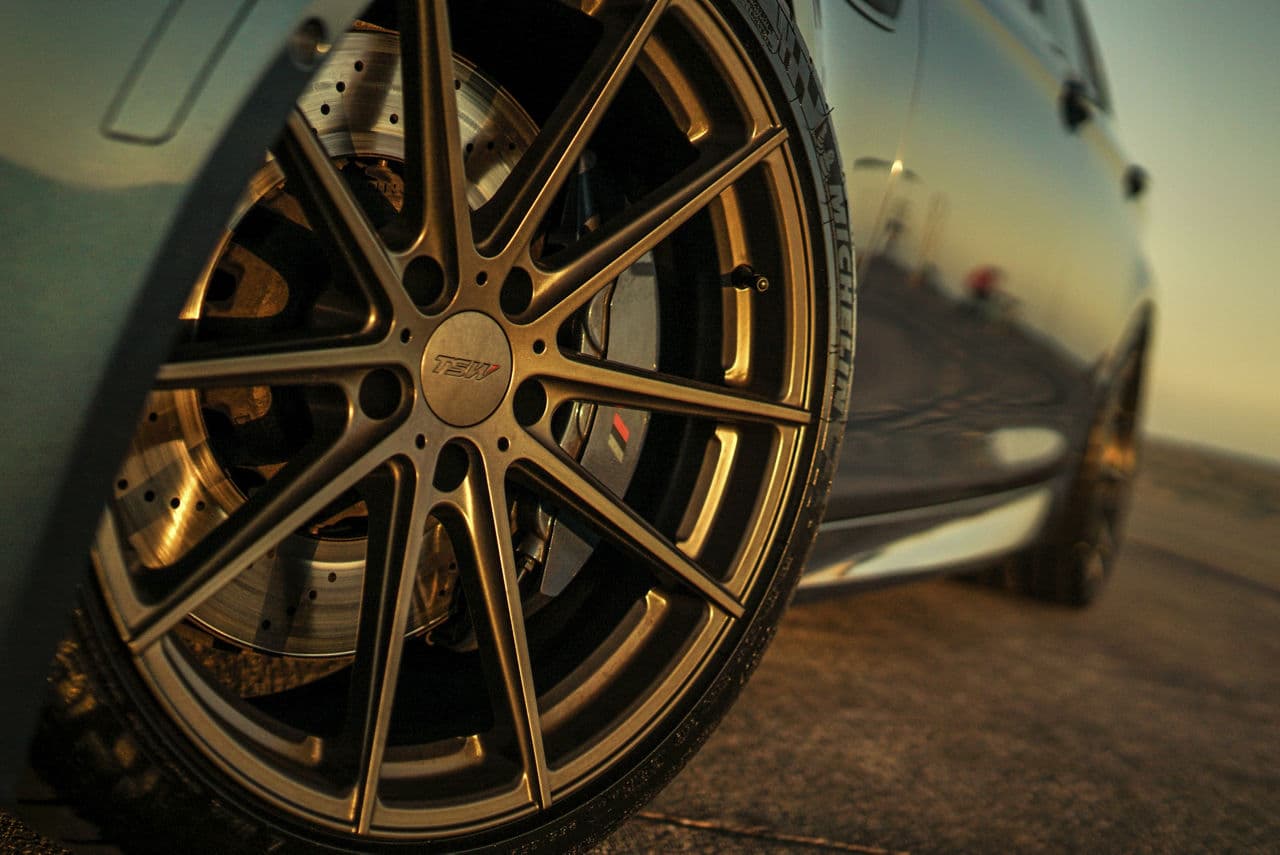 Detail view of 2015 BMW M5 with wheels