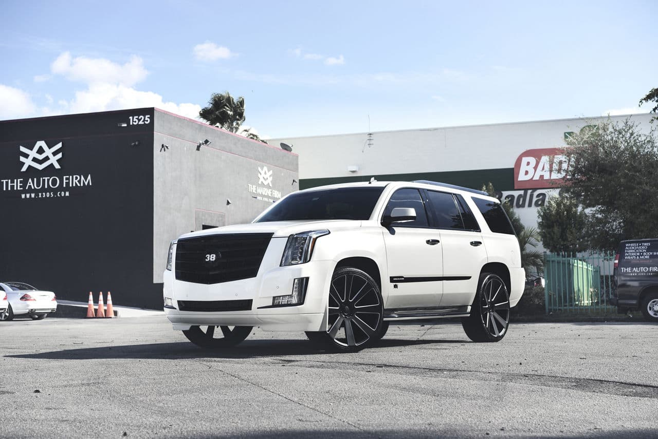 Front view of 2015 Cadillac Escalade with wheels