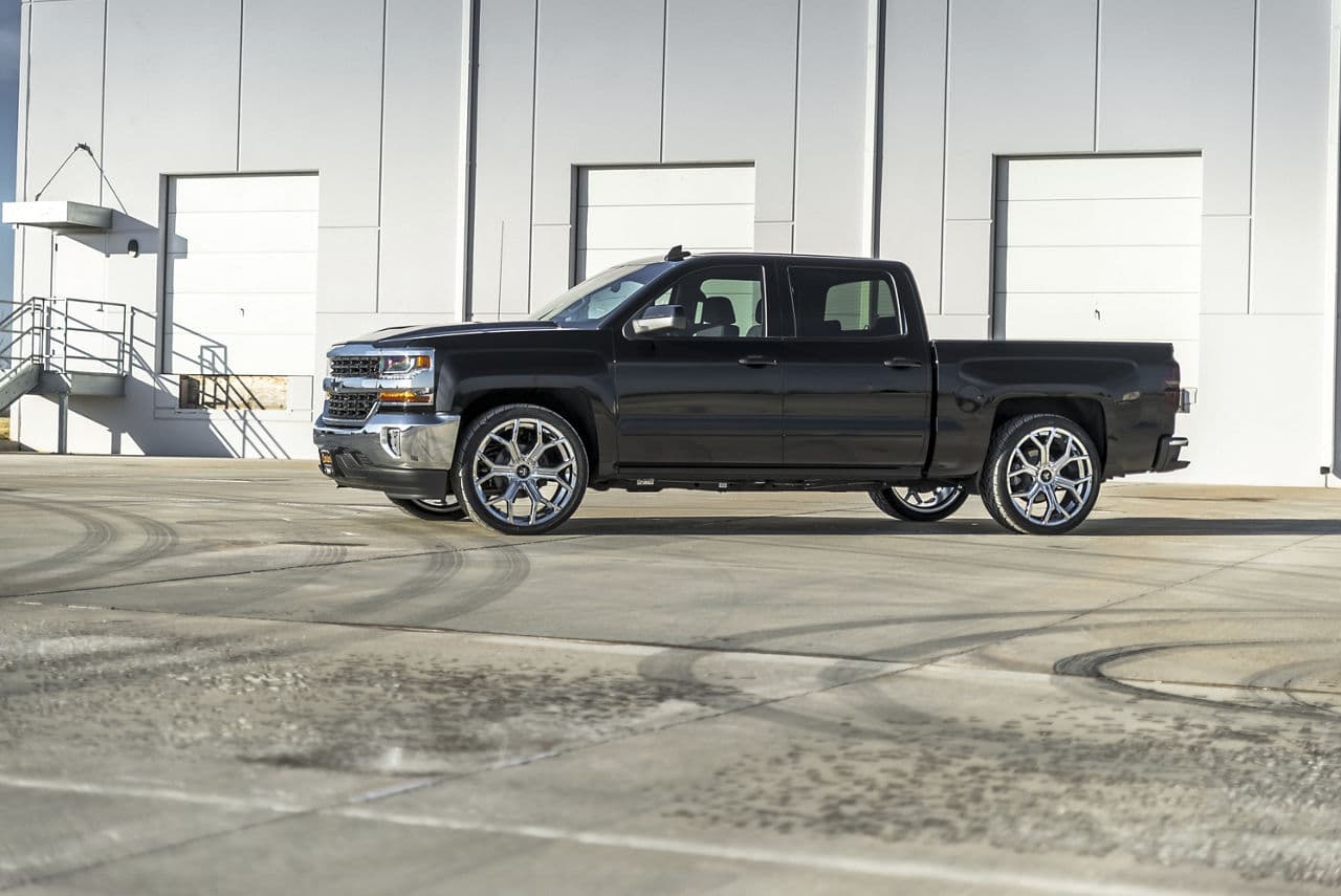 Front view of 2015 Chevrolet Silverado with wheels