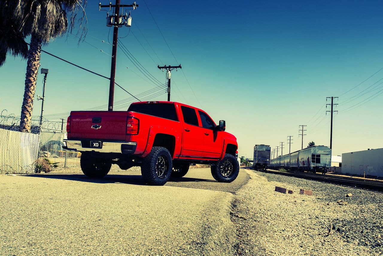 Side profile of 2015 Chevrolet Silverado with wheels