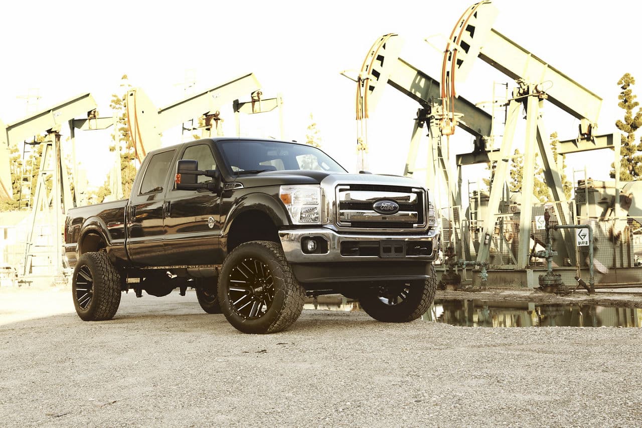 Rear view of 2015 Ford F250 with wheels