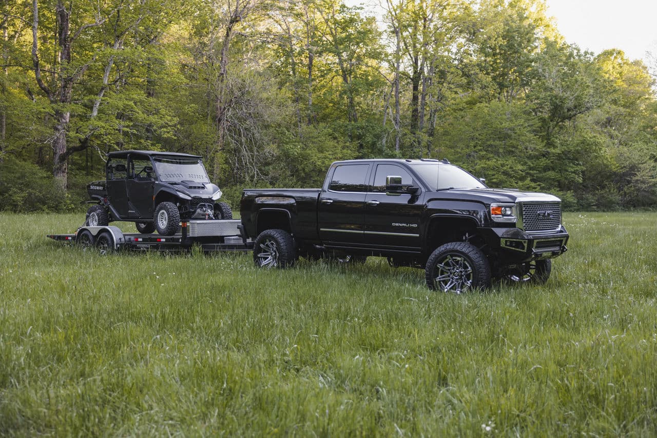 Front view of 2015 GMC 2500 Denali with wheels