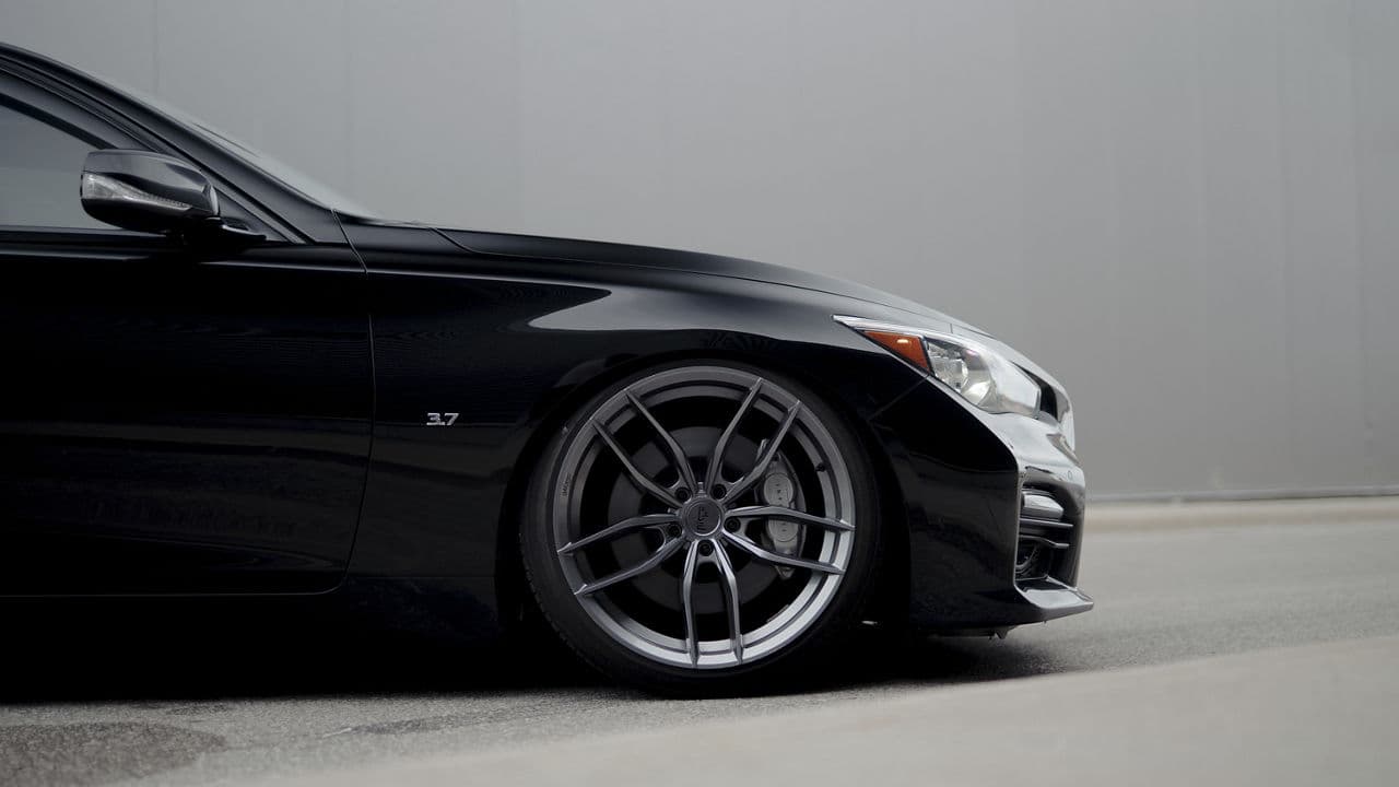 Side profile of 2015 Infiniti Q50S with wheels
