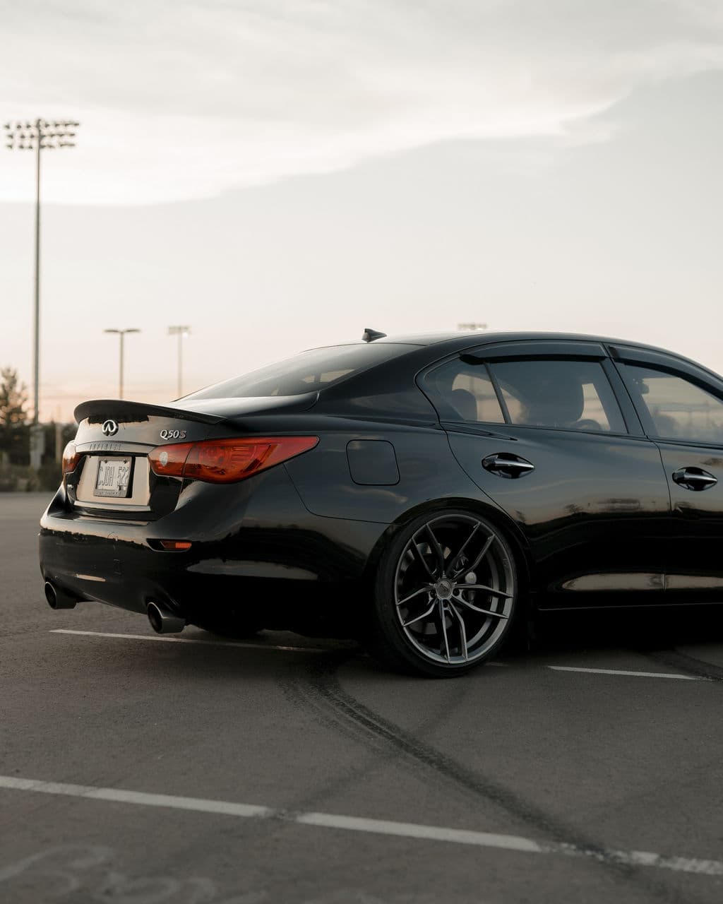 Detail view of 2015 Infiniti Q50S with wheels