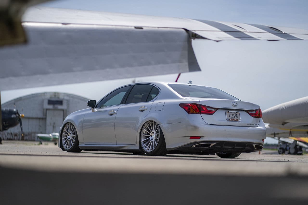 Detail view of 2015 Lexus GS350 with wheels