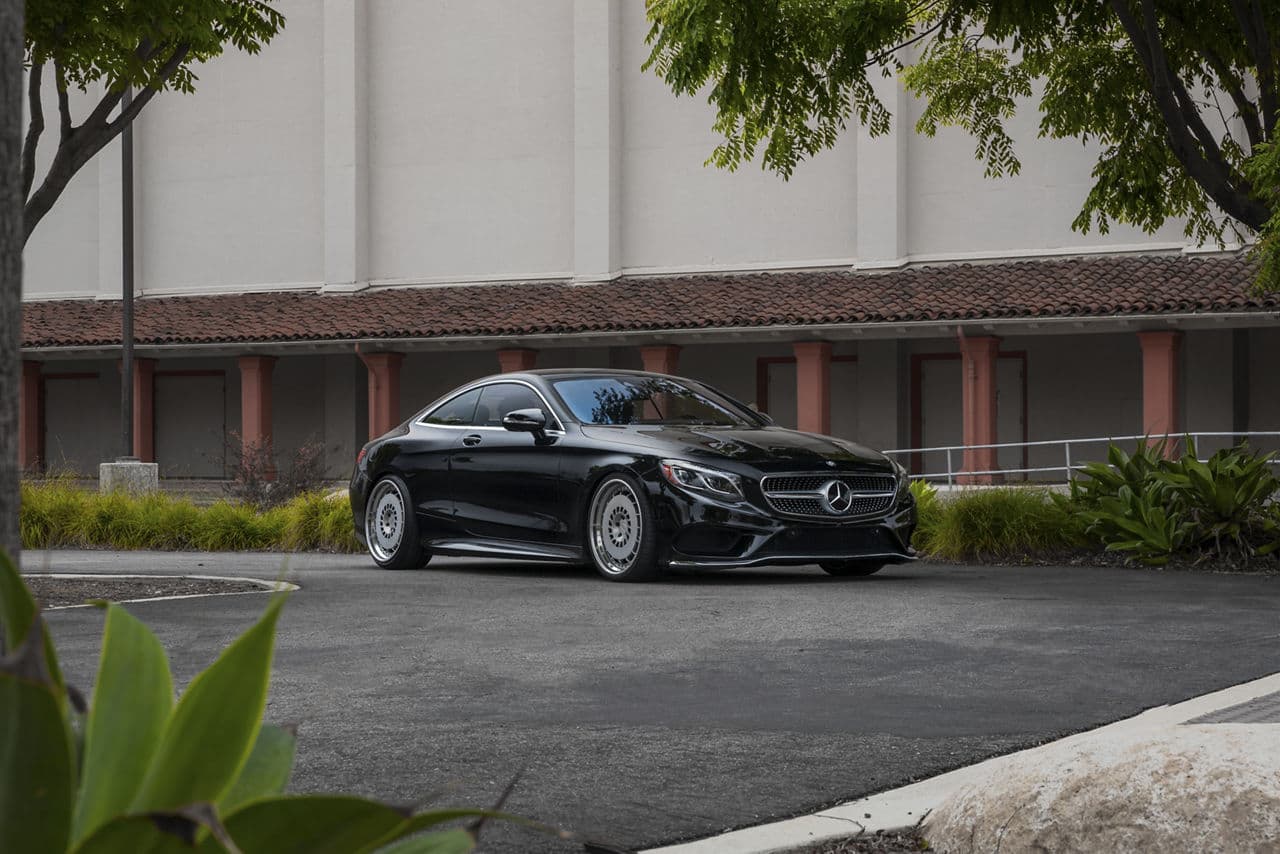 Front view of 2015 Mercedes-Benz S550 with wheels