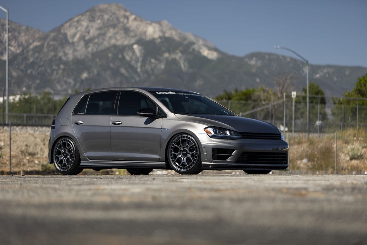 Front view of 2015 Volkswagen Golf R with wheels