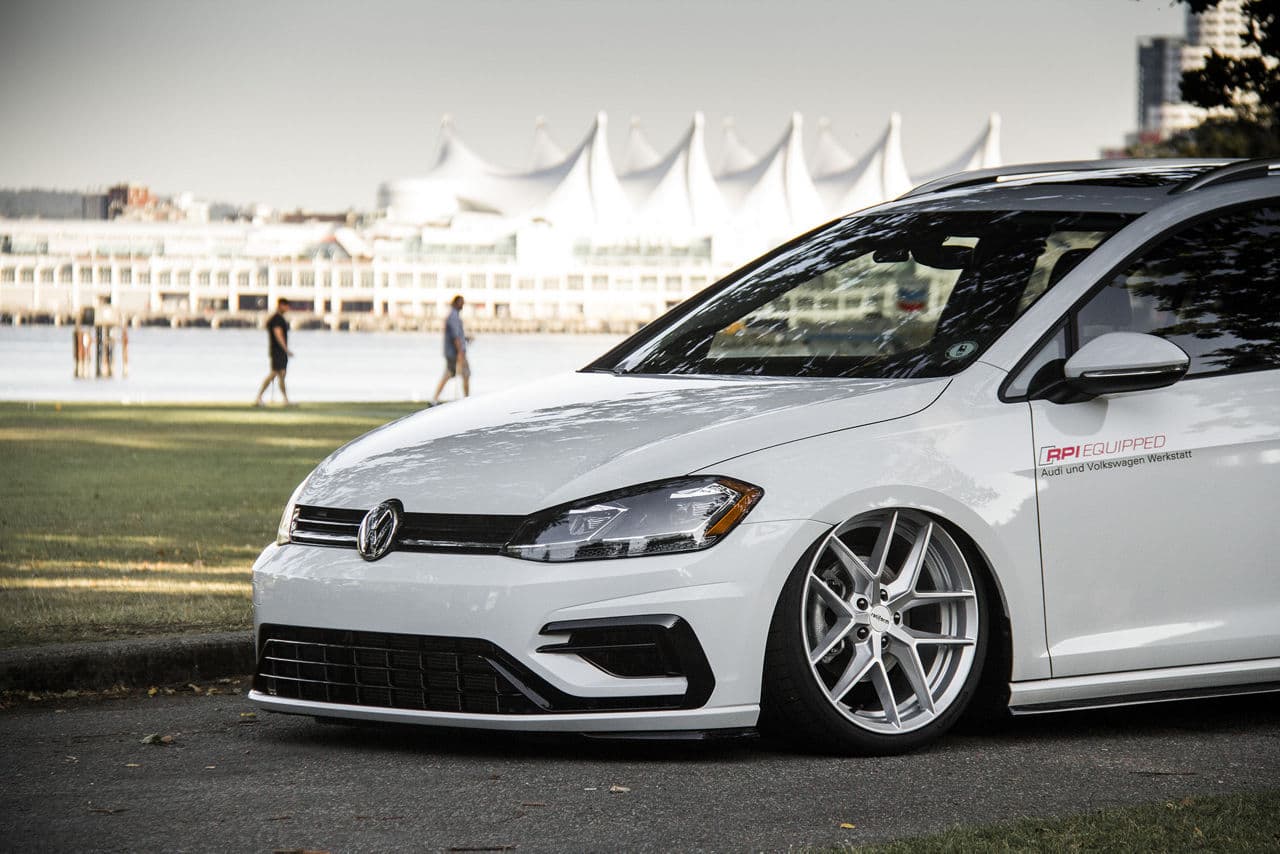 Detail view of 2015 Volkswagen Golf Sportwagen with wheels