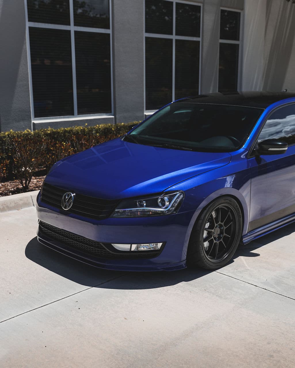Front view of 2015 Volkswagen Passat with wheels