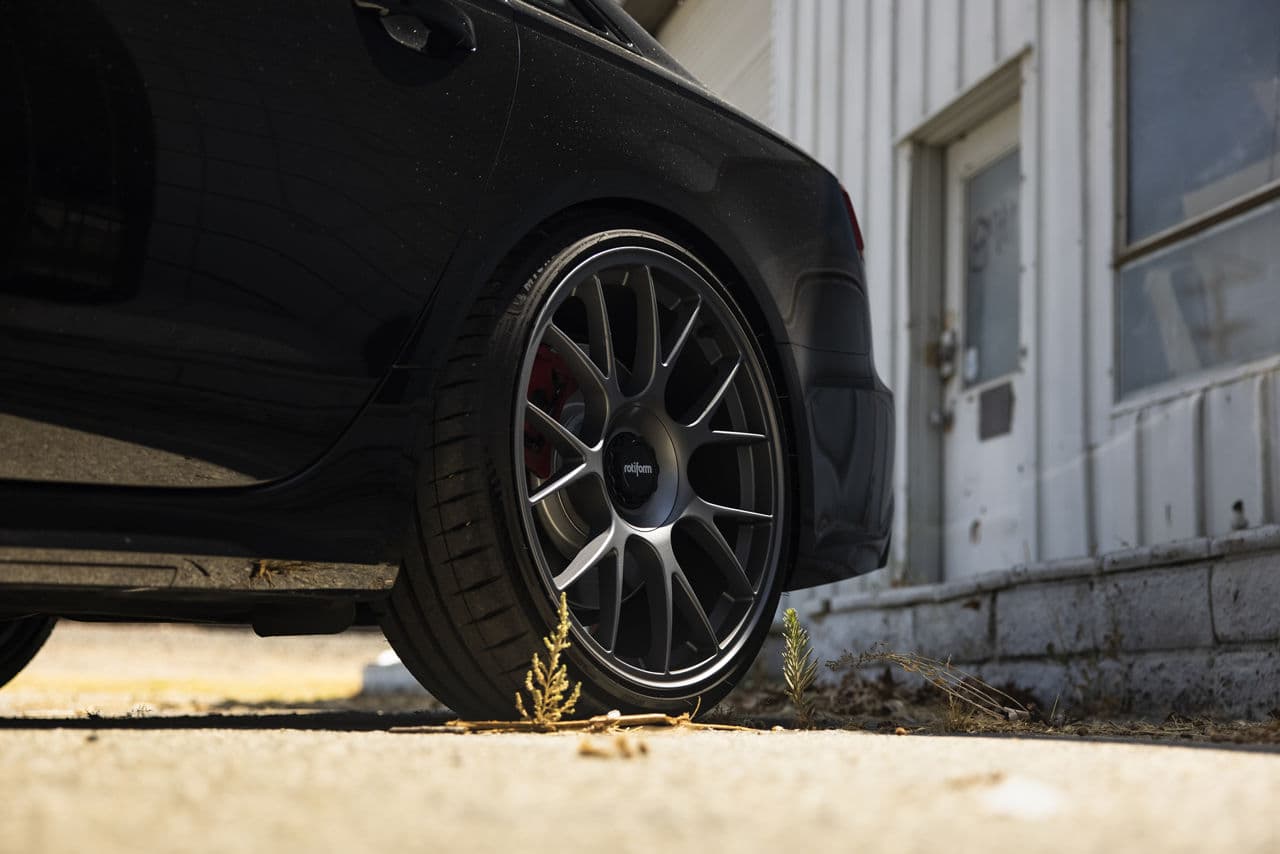 Detail view of 2016 Audi S6 with wheels
