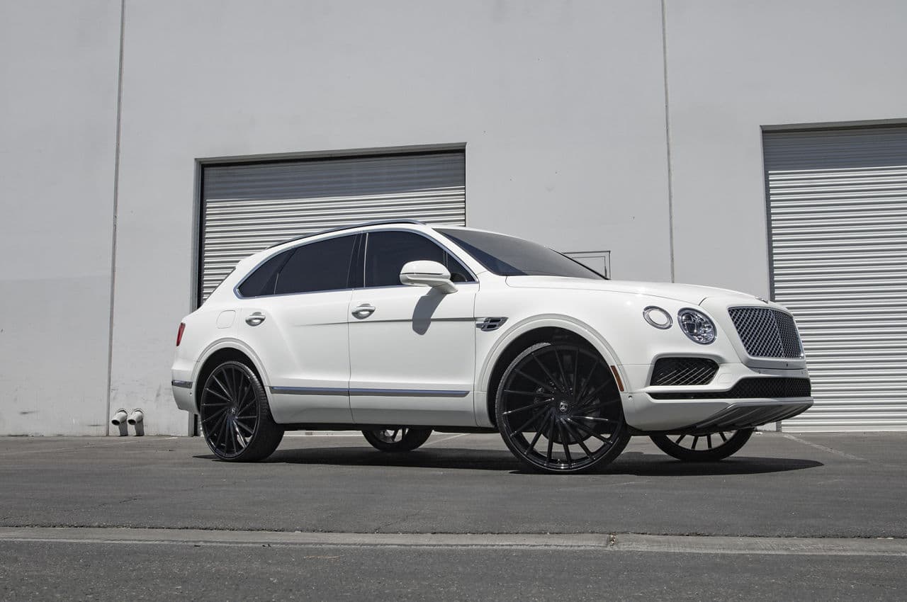 Rear view of 2016 Bentley Bentayga with wheels