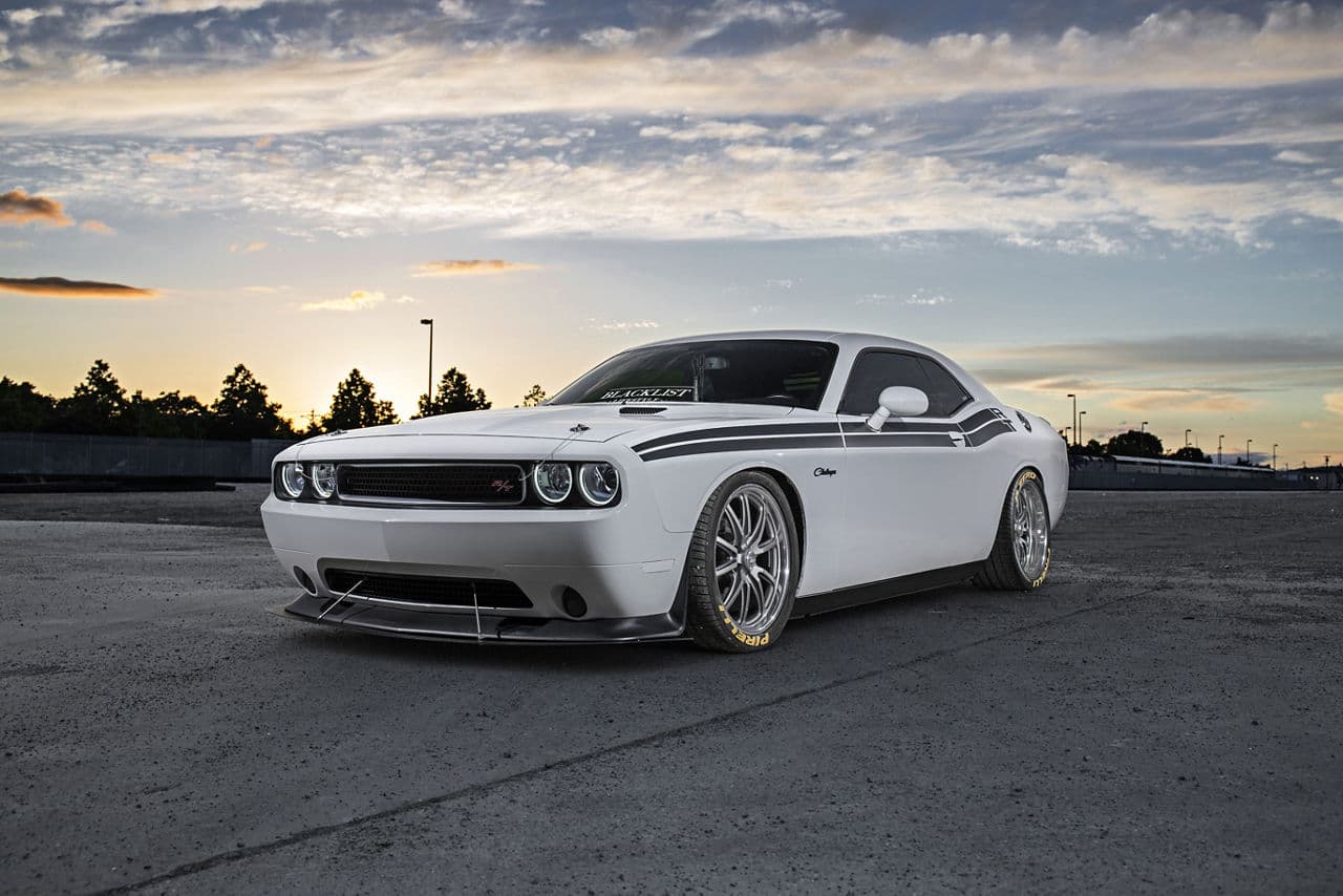 Side profile of 2016 Dodge Challenger R/T with wheels