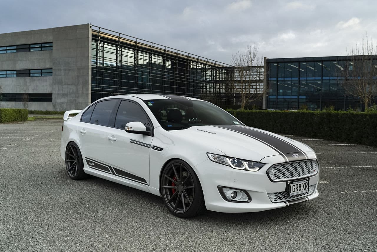 Front view of 2016 Ford Falcon with wheels