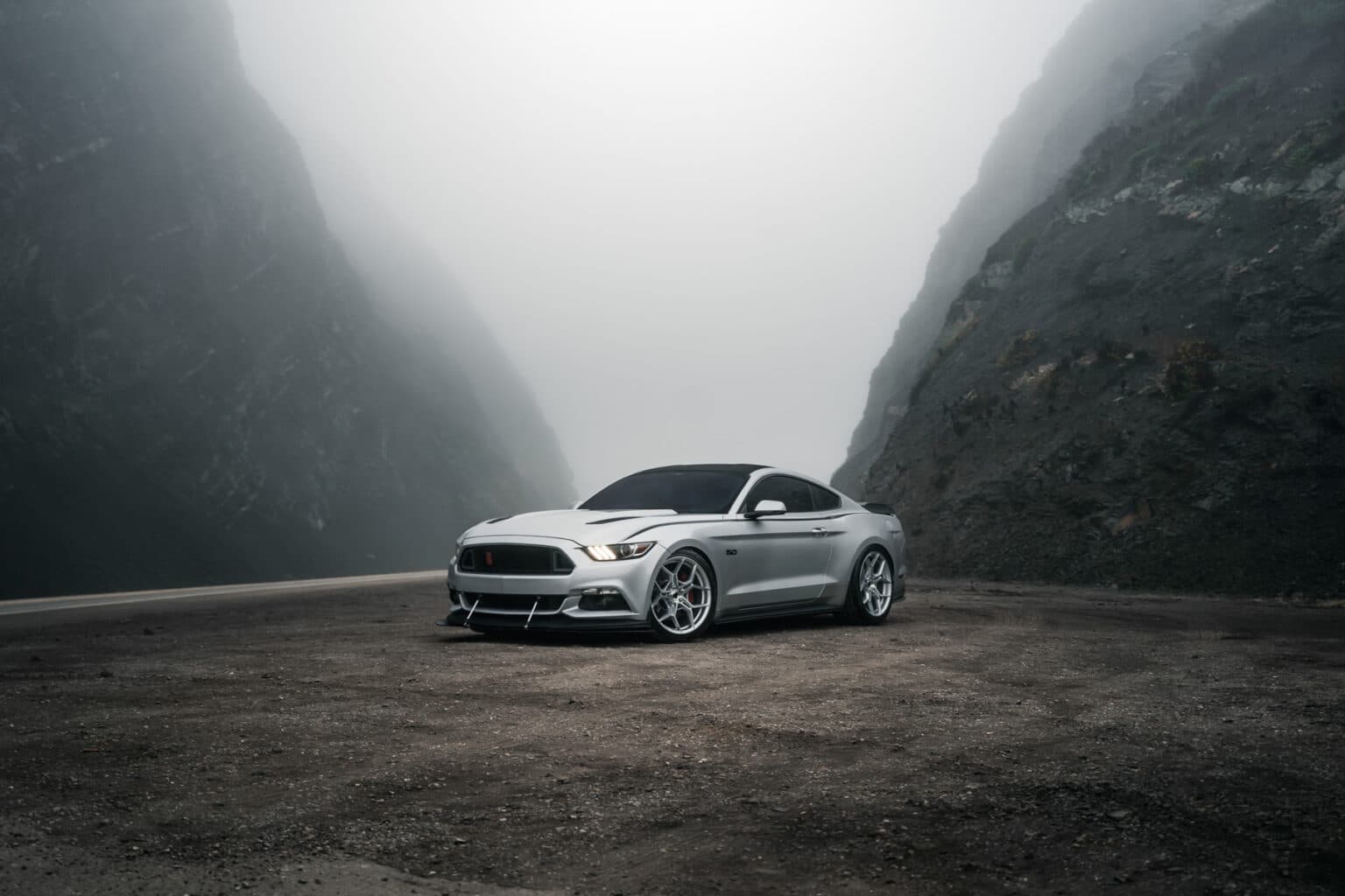 2016 Ford Mustang GT — wheels, front view