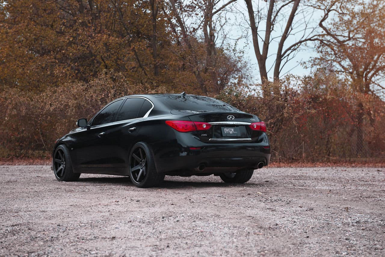 Side profile of 2016 Infiniti Q50 with wheels