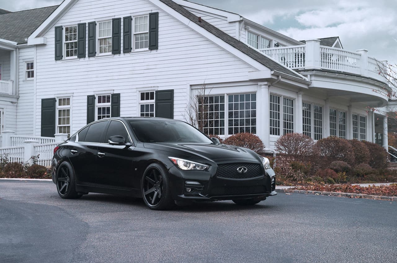 Interior of 2016 Infiniti Q50 with wheels