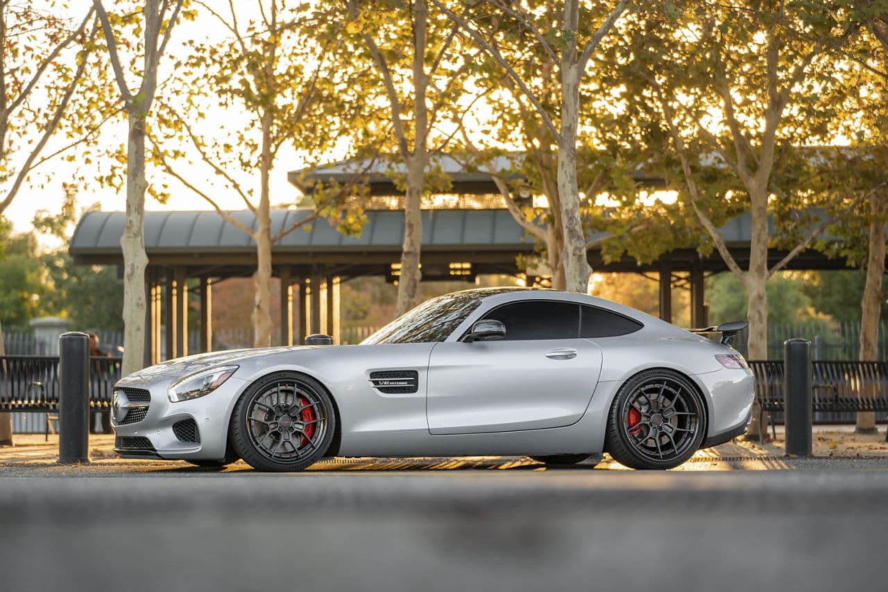Side profile of 2016 Mercedes-Benz GT-S AMG with wheels