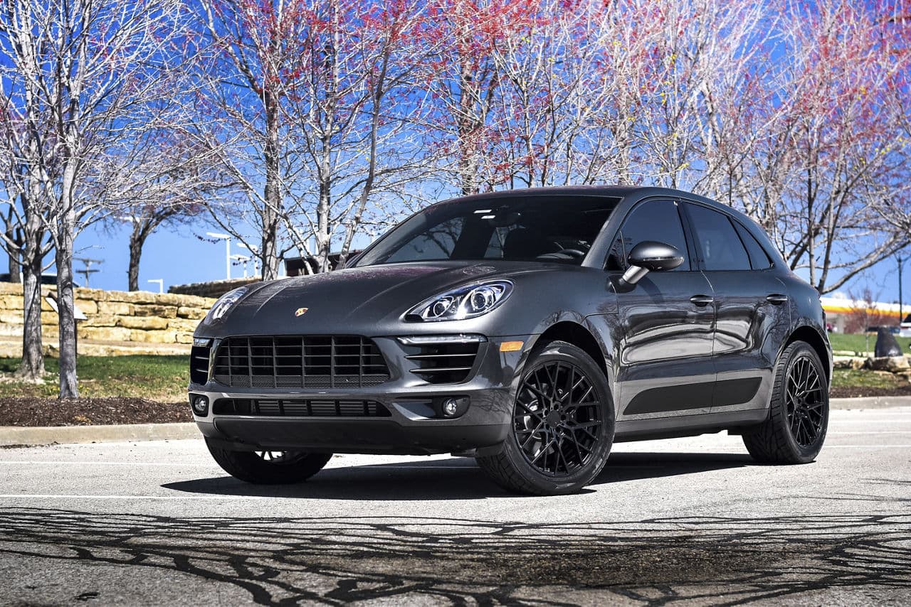 Front view of 2016 Porsche Macan with wheels
