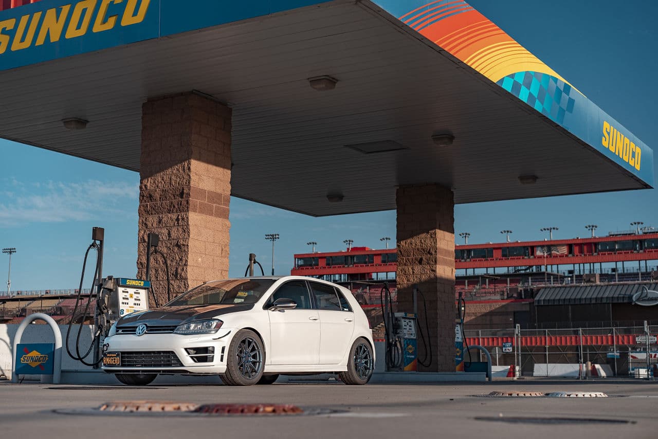 Front view of 2016 Volkswagen Golf R with wheels