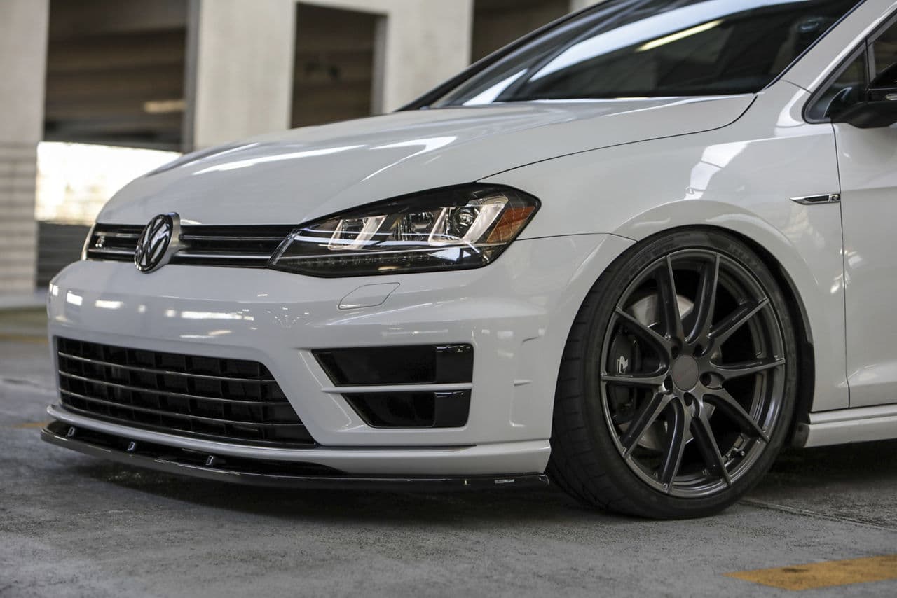 Rear view of 2016 Volkswagen Golf R with wheels