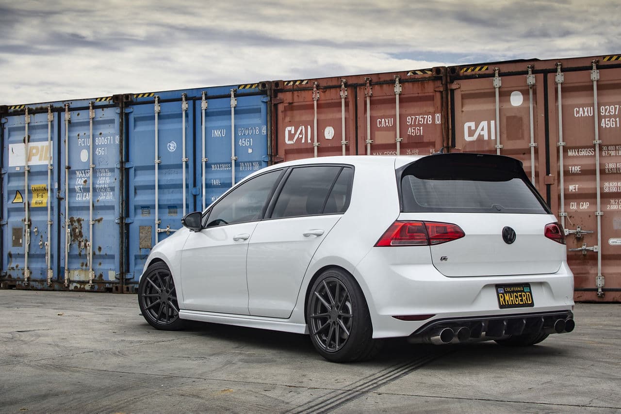 Front view of 2016 Volkswagen Golf R with wheels