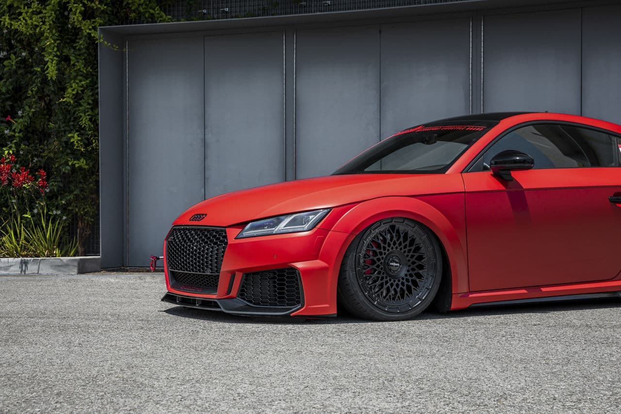 Side profile of 2017 Audi TT RS with wheels