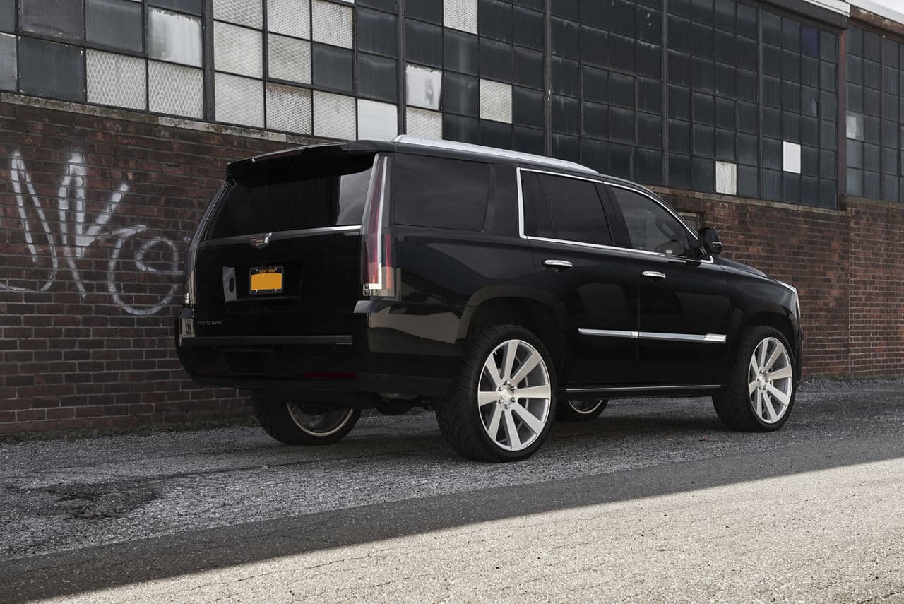 Side profile of 2017 Cadillac Escalade with wheels