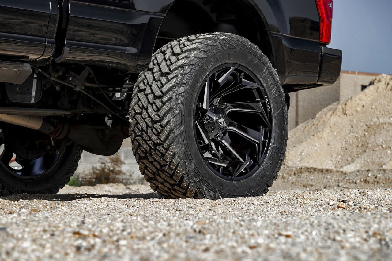 Rear view of 2017 Ford F250 with truck suv wheels