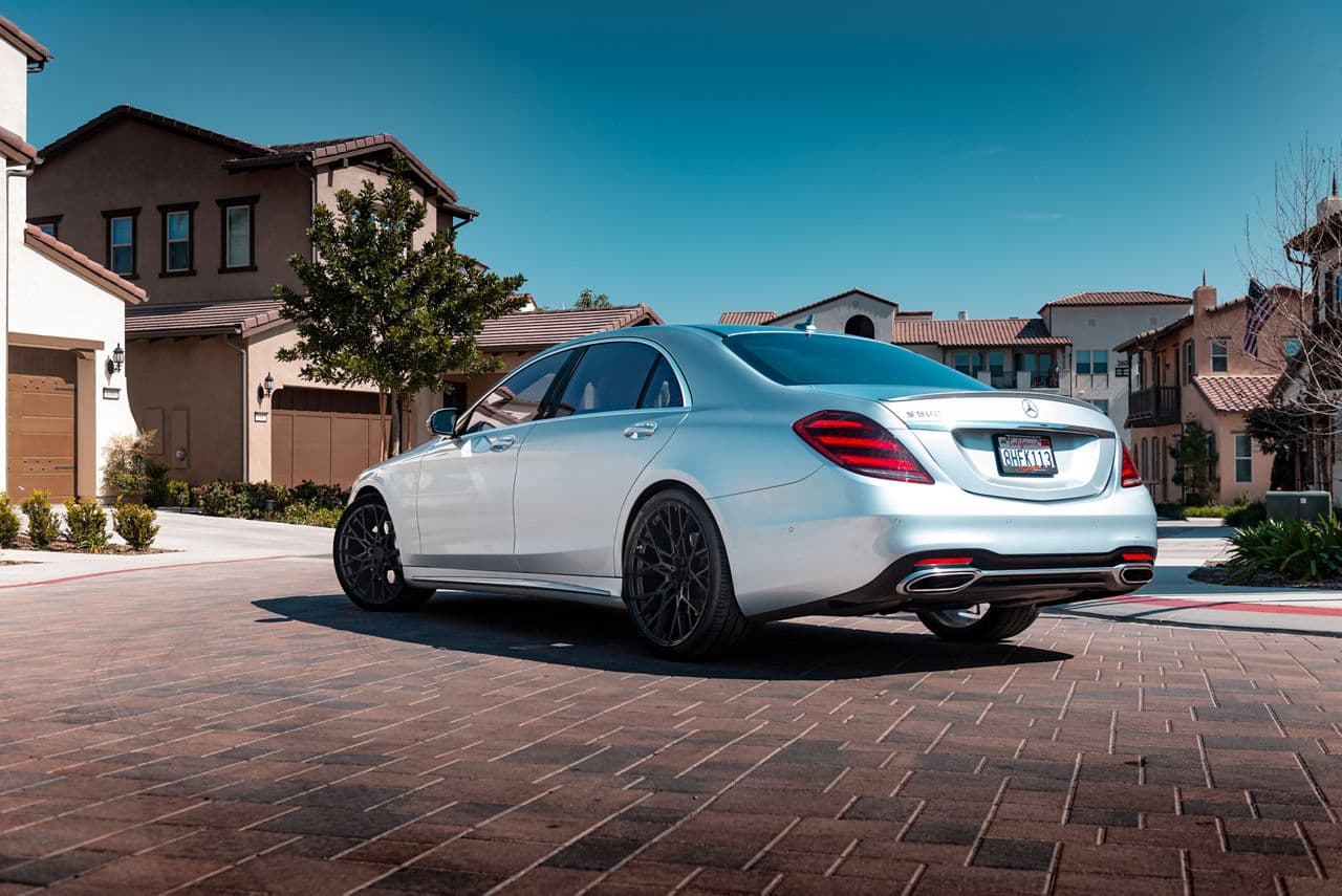 Side profile of 2017 Mercedes-Benz S560 with wheels