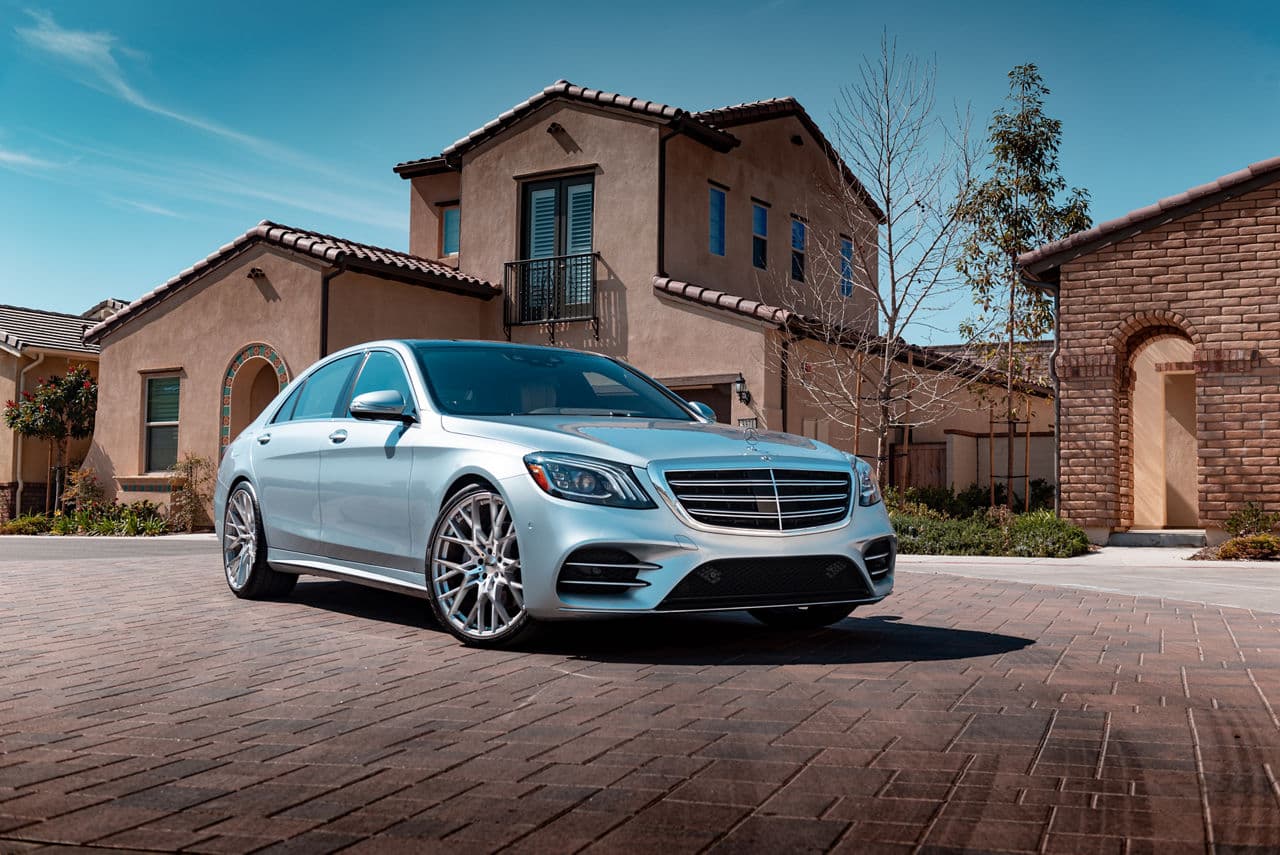 Front view of 2017 Mercedes-Benz S560 with wheels