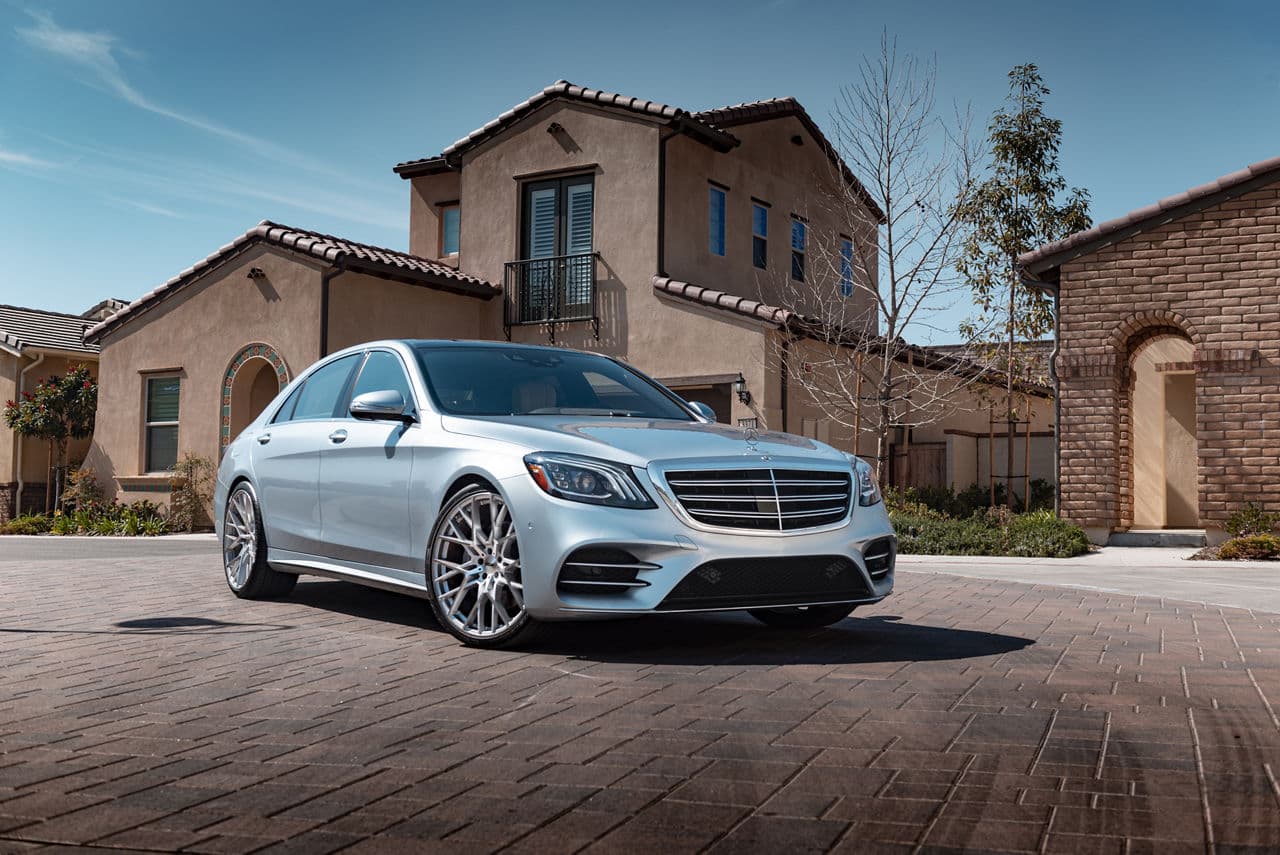 Side profile of 2017 Mercedes-Benz S560 with wheels