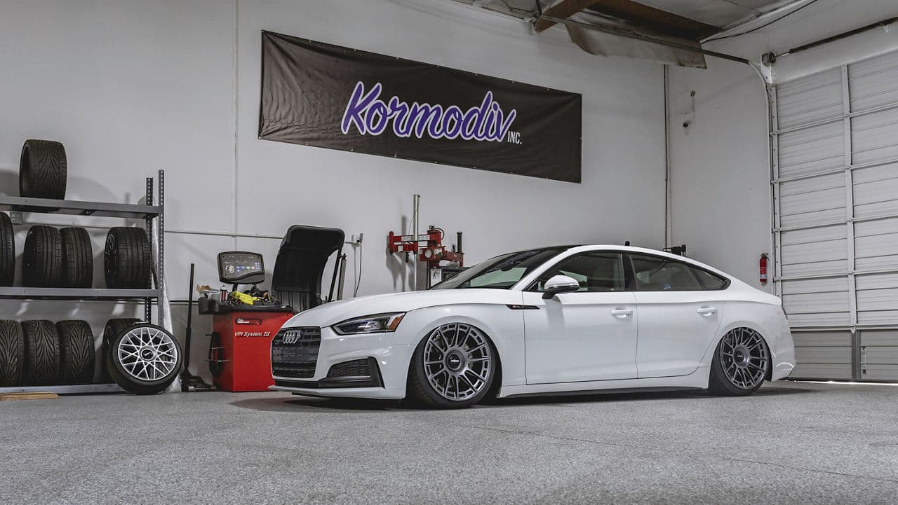 Front view of 2018 Audi A5 with wheels