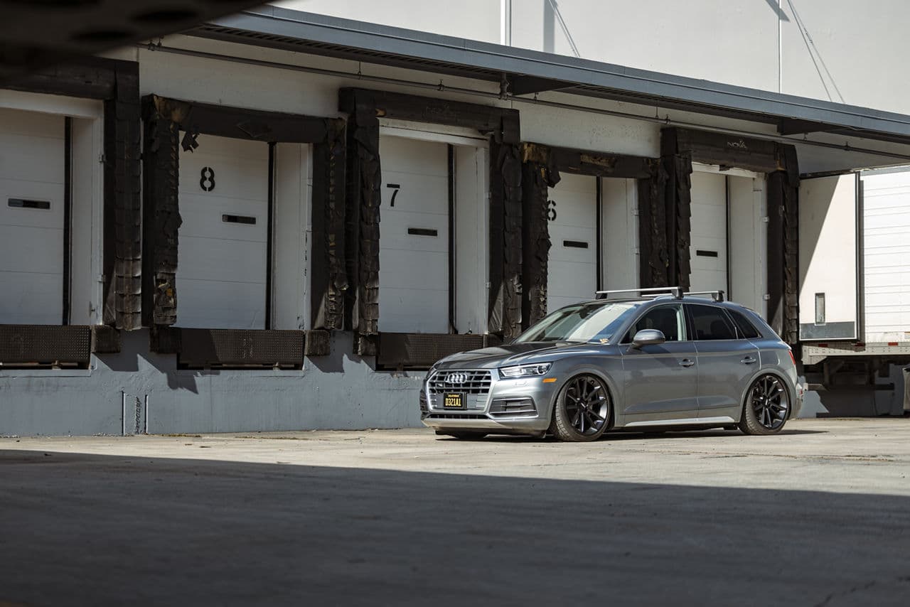 Side profile of 2018 Audi Q5 with wheels