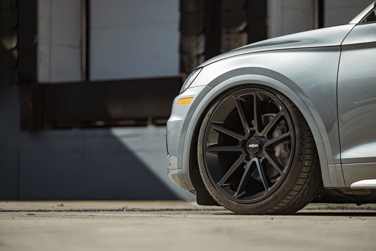 Interior of 2018 Audi Q5 with wheels