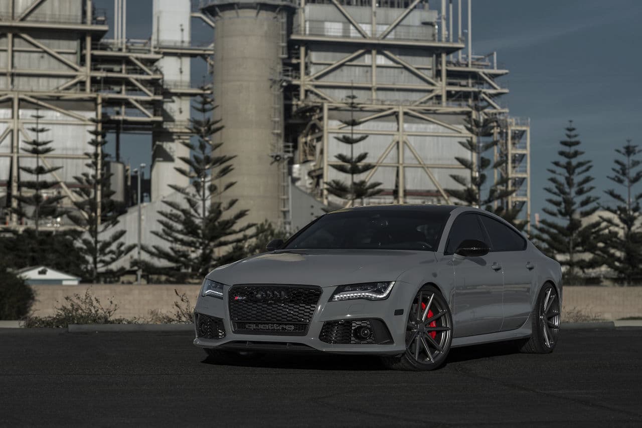 Front view of 2018 Audi RS7 with wheels