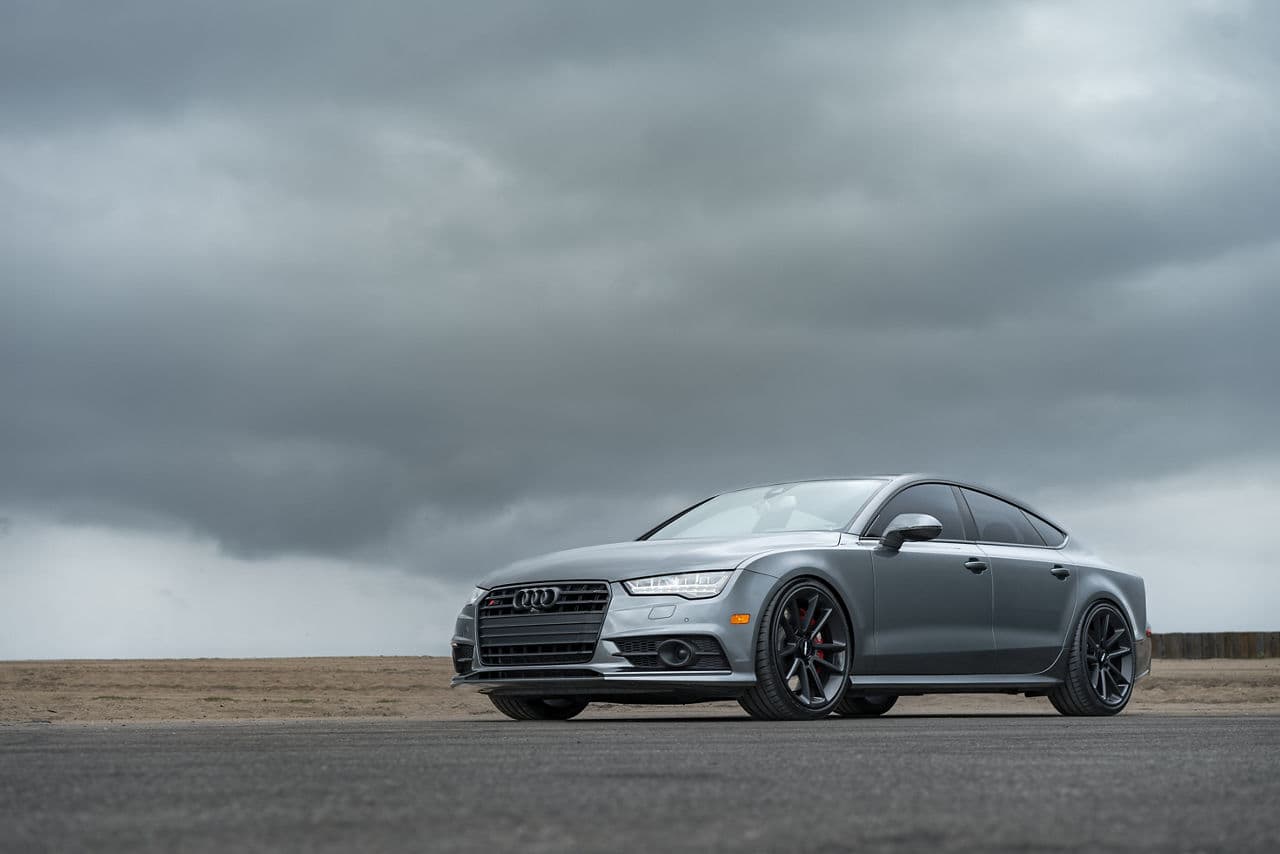 Front view of 2018 Audi S7 with wheels