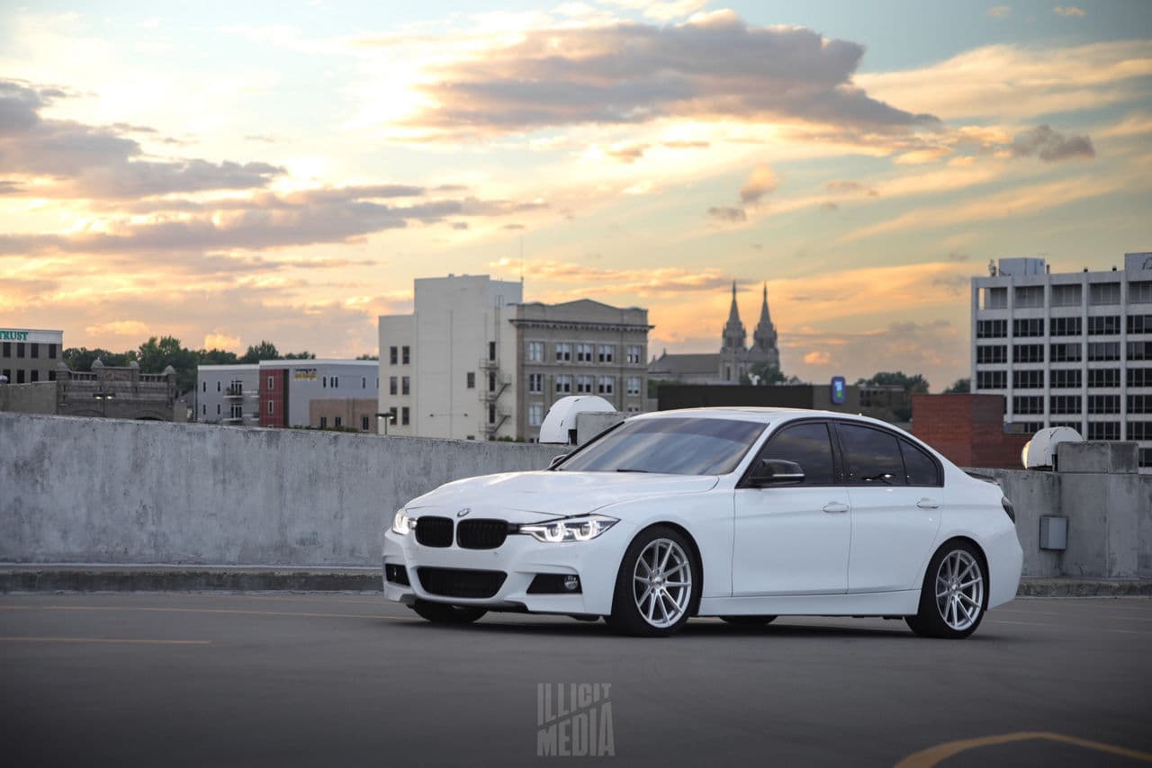 Front view of 2018 BMW 330i with wheels