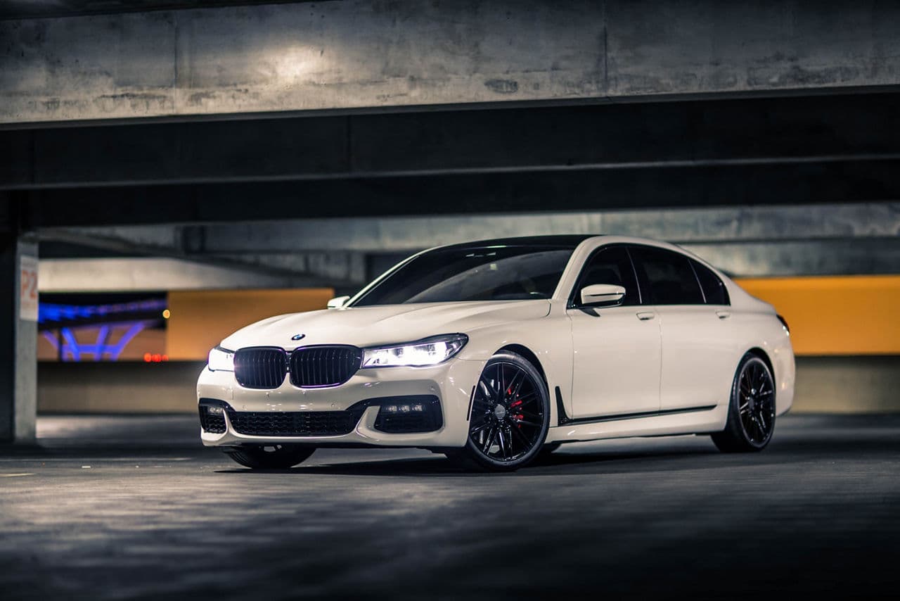 Front view of 2018 BMW 750i with wheels