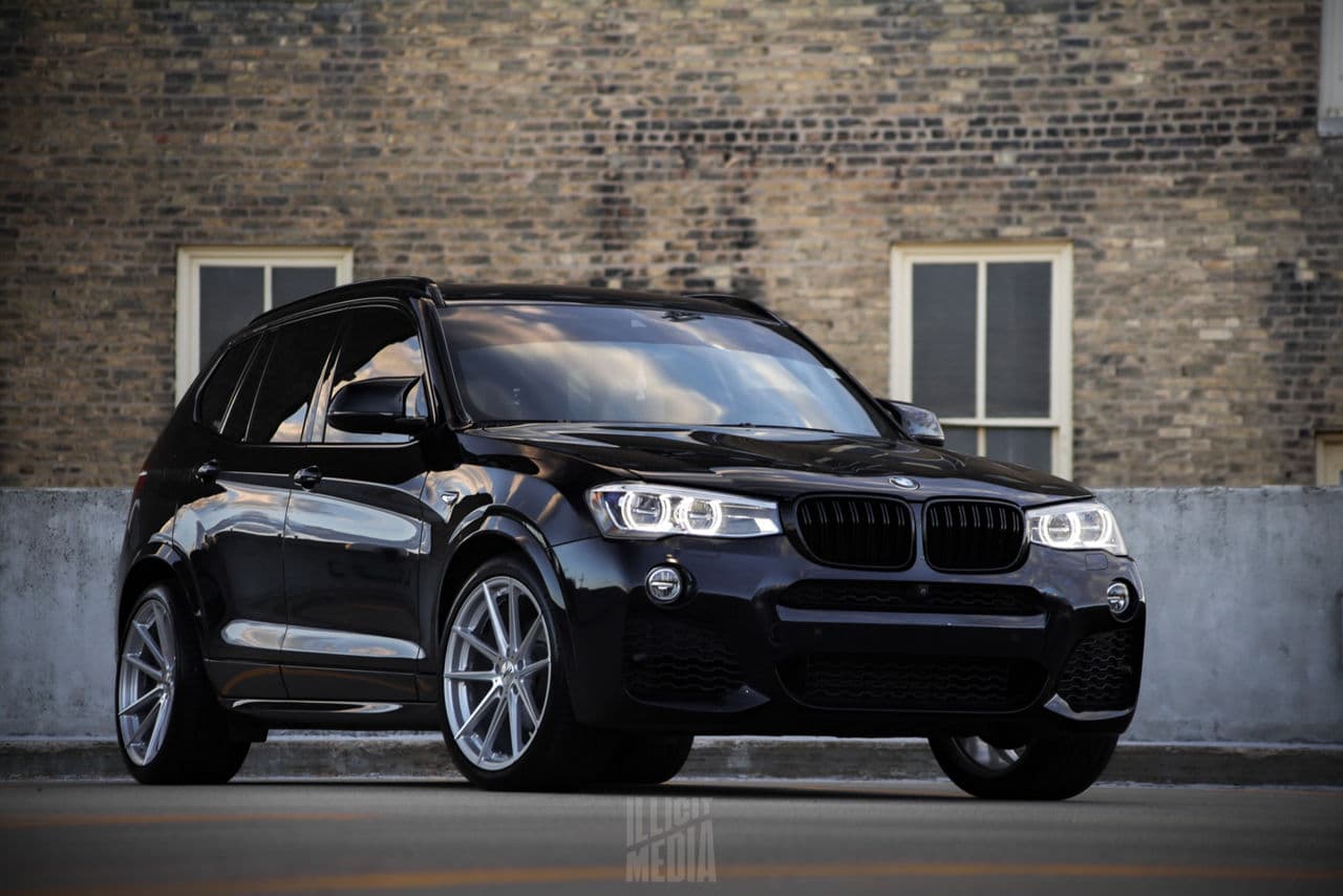 Side profile of 2018 BMW X3 with wheels