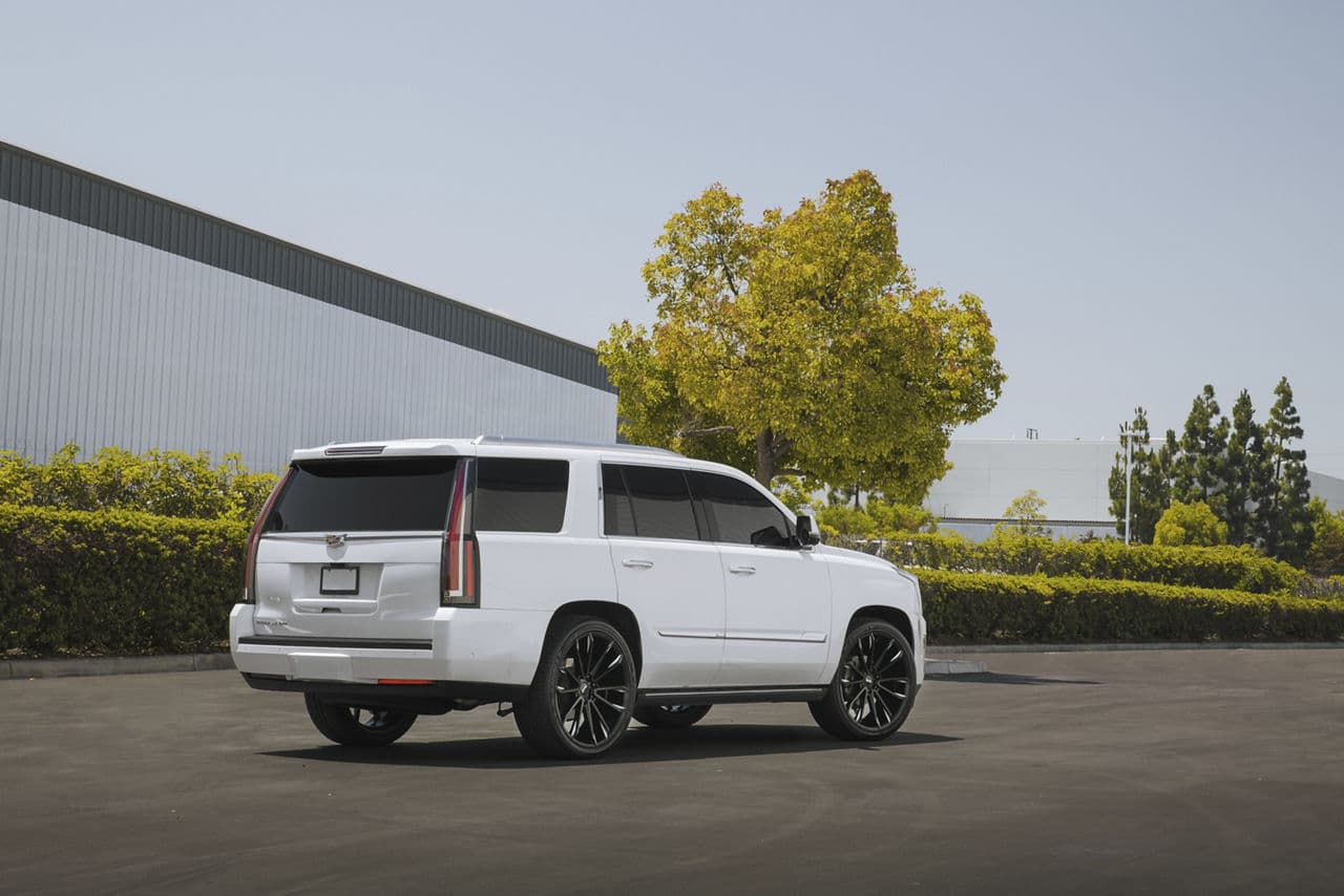 Front view of 2018 Cadillac Escalade with wheels